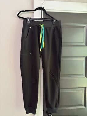 Figs Zamora Black Joggers Scrub
Pants S